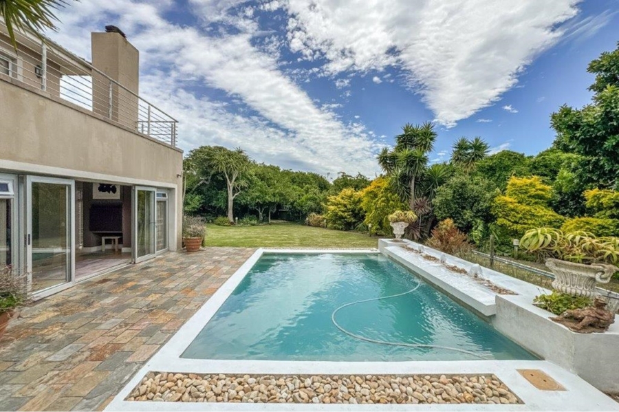 4 Bedroom Property for Sale in Lovemore Park Eastern Cape